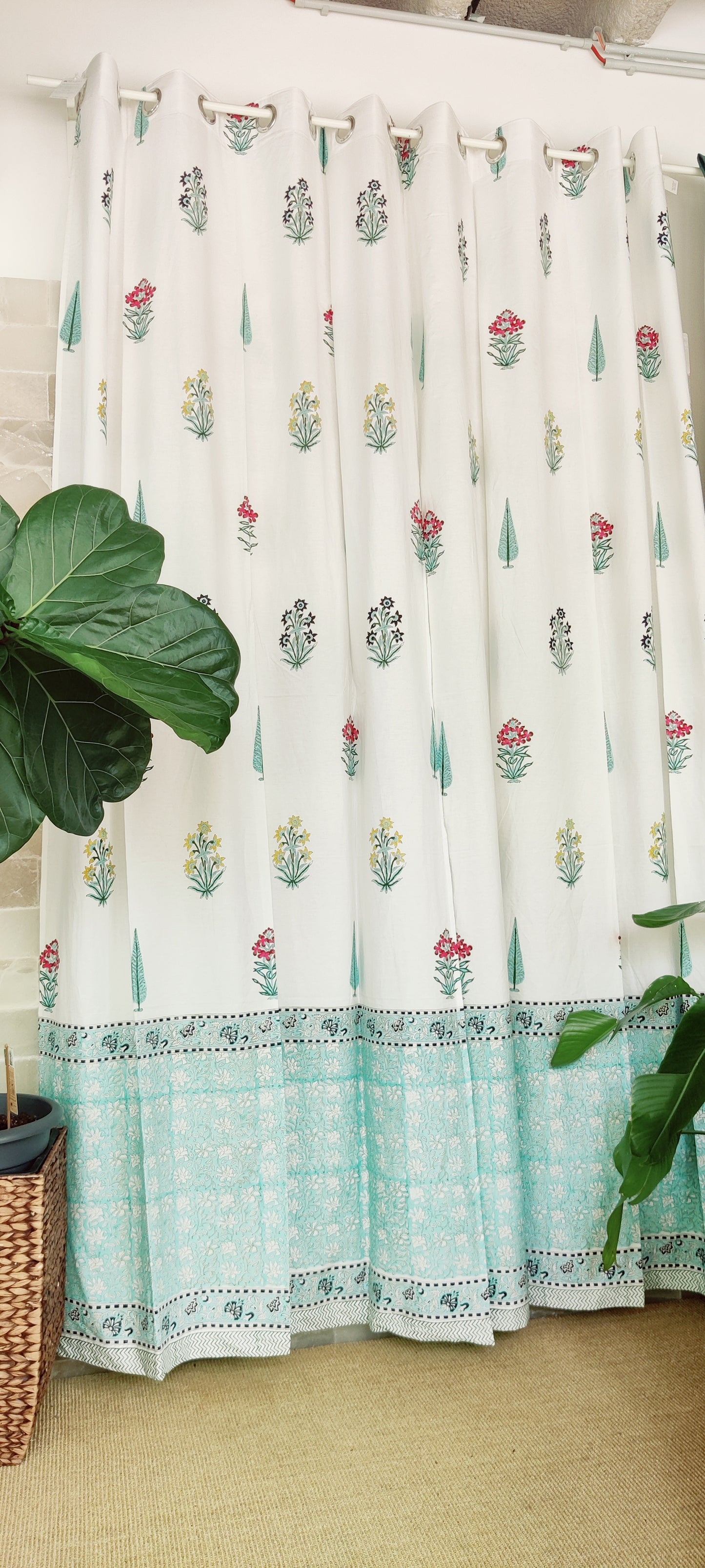 RIDEAUX EN COTON IMPRIMÉ À LA MAIN - BLANC ET VERT
