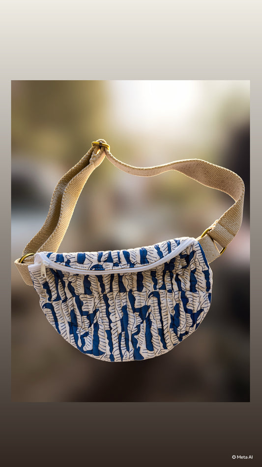 CROSSBAODY MOON BAG - BLUE