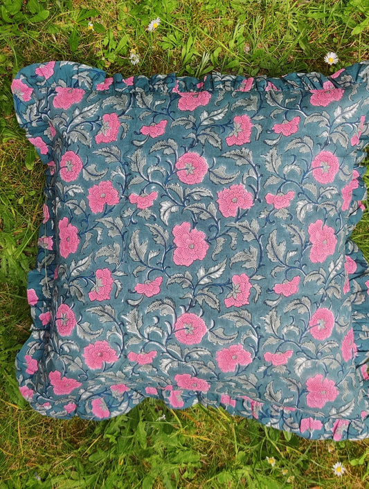 GRANDE HOUSSE DE COUSSIN EN COTON À VOLANTS IMPRIMÉ À LA MAIN - VERT ET ROSE