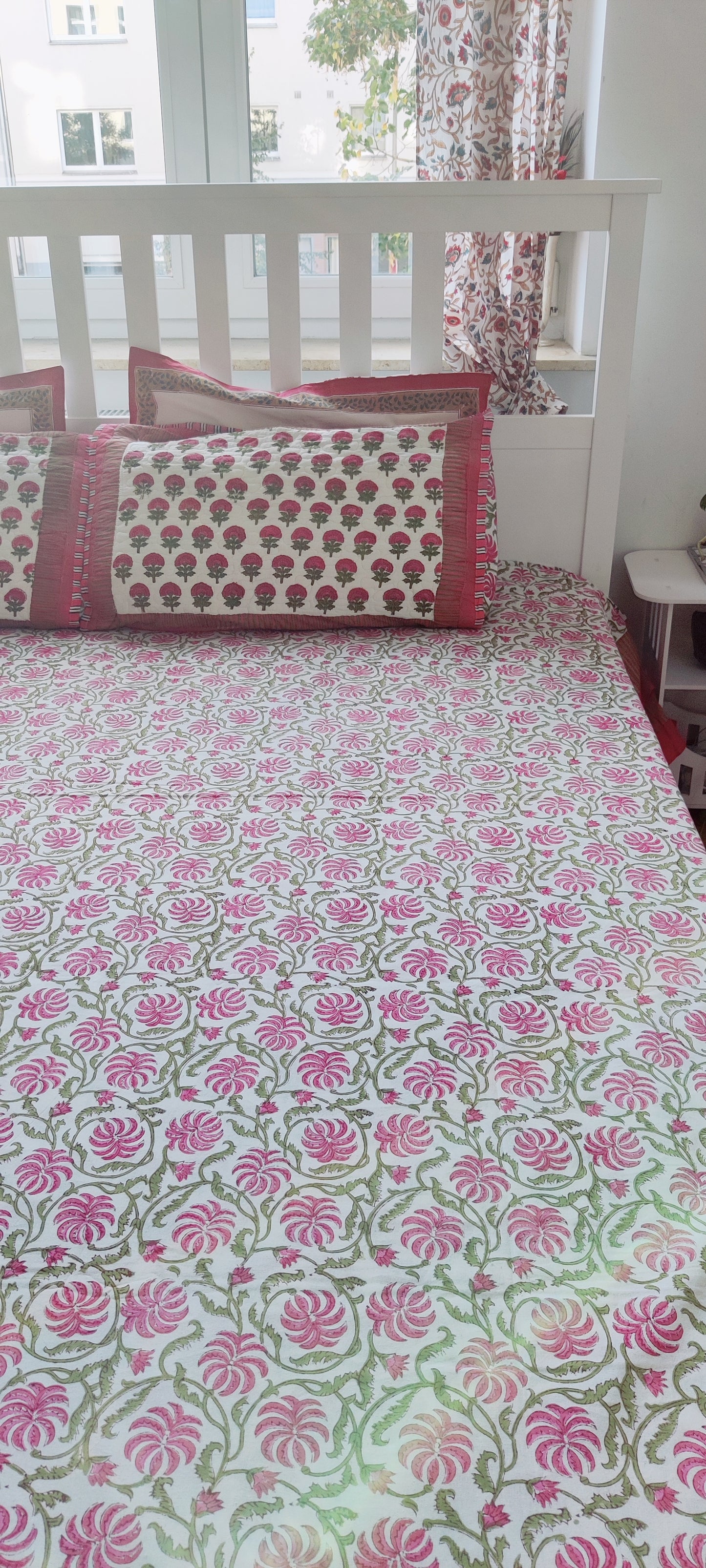 WHITE-PINK COTTON HAND BLOCK PRINT FLAT SHEET