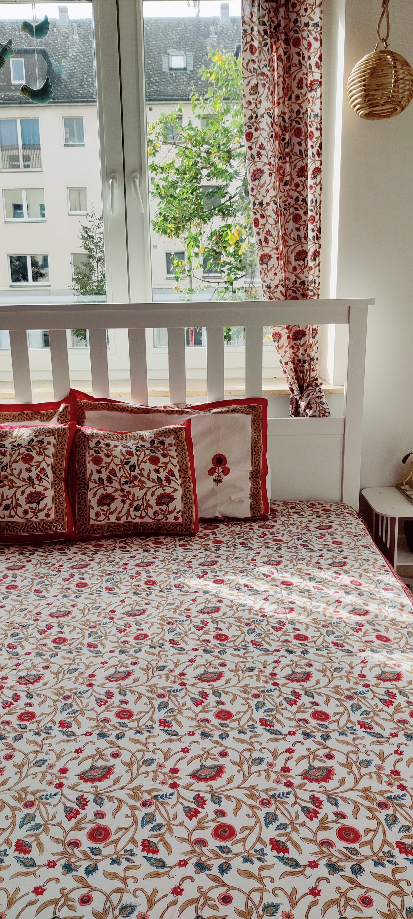 WHITE-RED COTTON HAND BLOCK PRINT FLAT SHEET