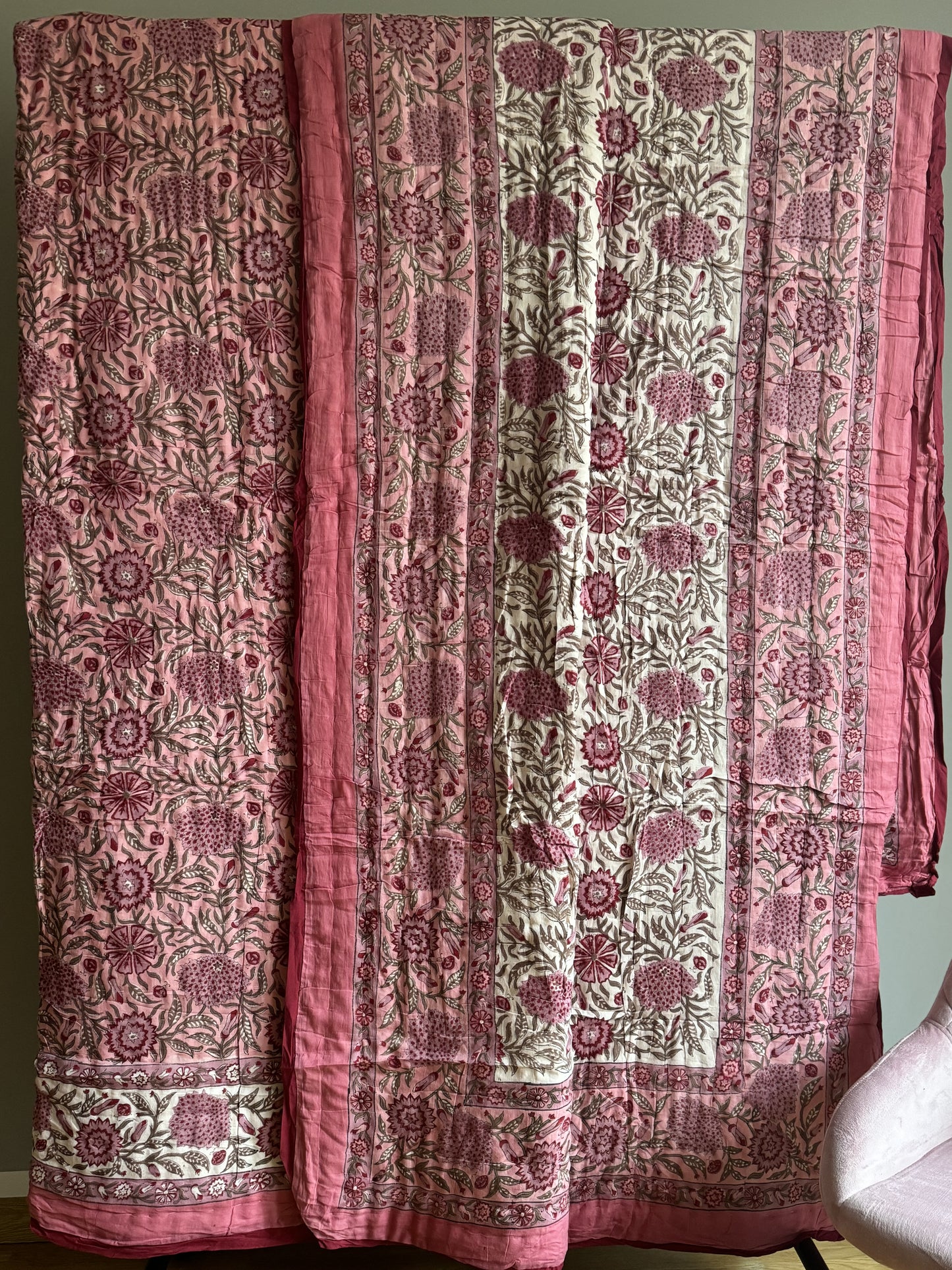 HAND BLOCK PRINT JAIPURI RAZAI/ QUILT - WHITE AND PINK FLORAL JAAL