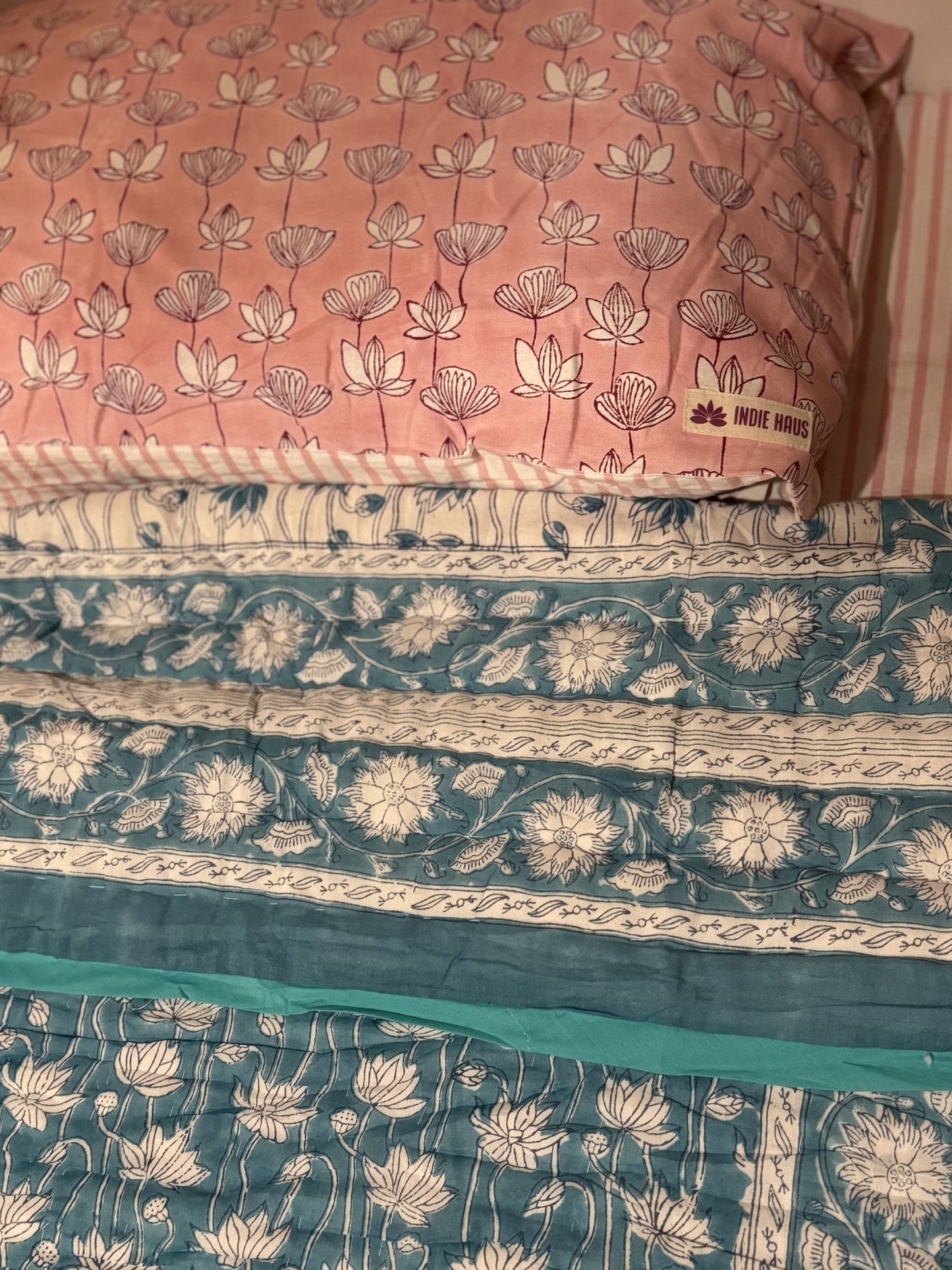 HAND BLOCK PRINT JAIPURI RAZAI/ QUILT - WHITE AND TURQUOISE LOTUS