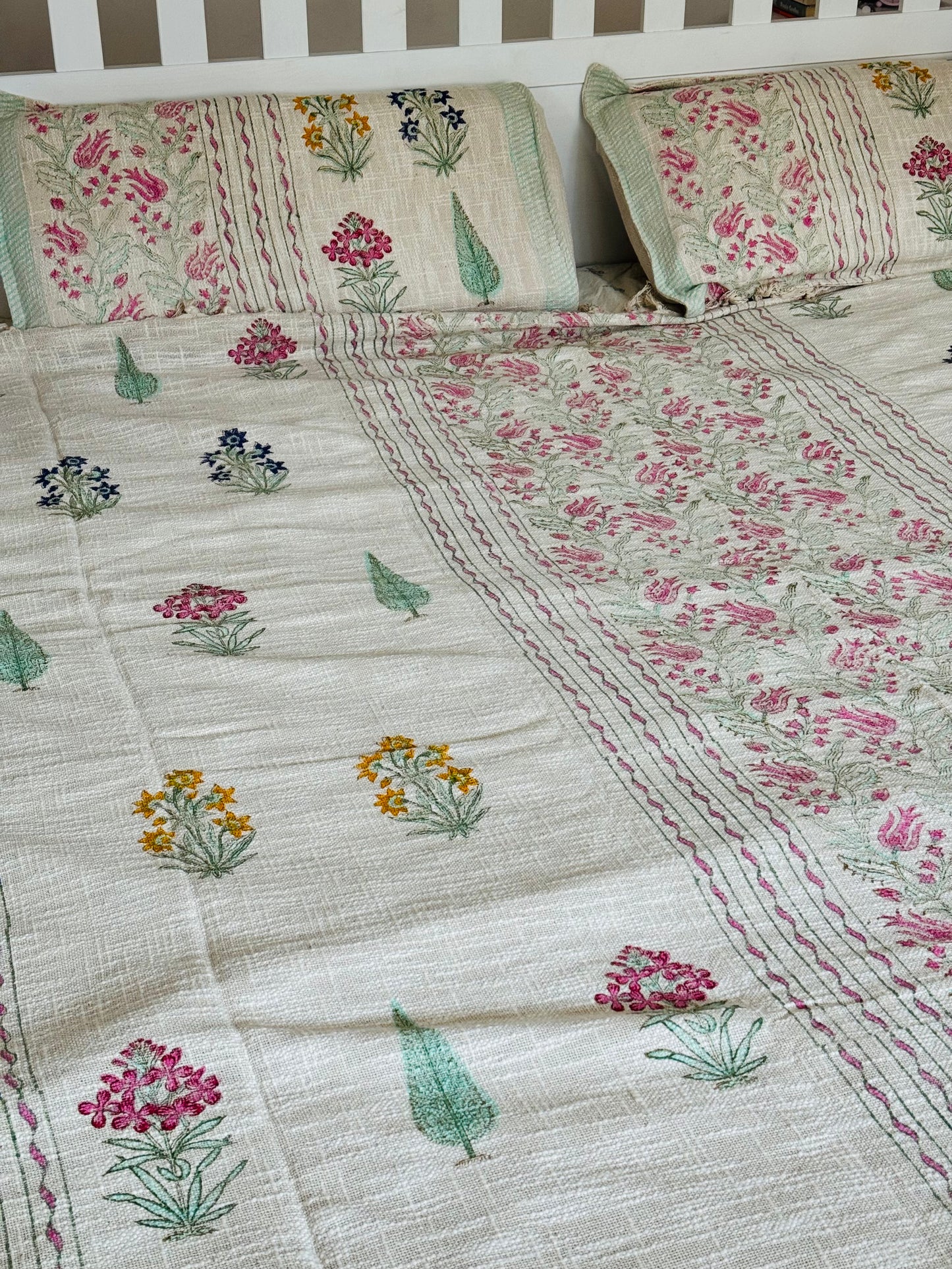 OFF WHITE BLOCK PRINTED WOVEN SLUB COTTON BEDCOVER