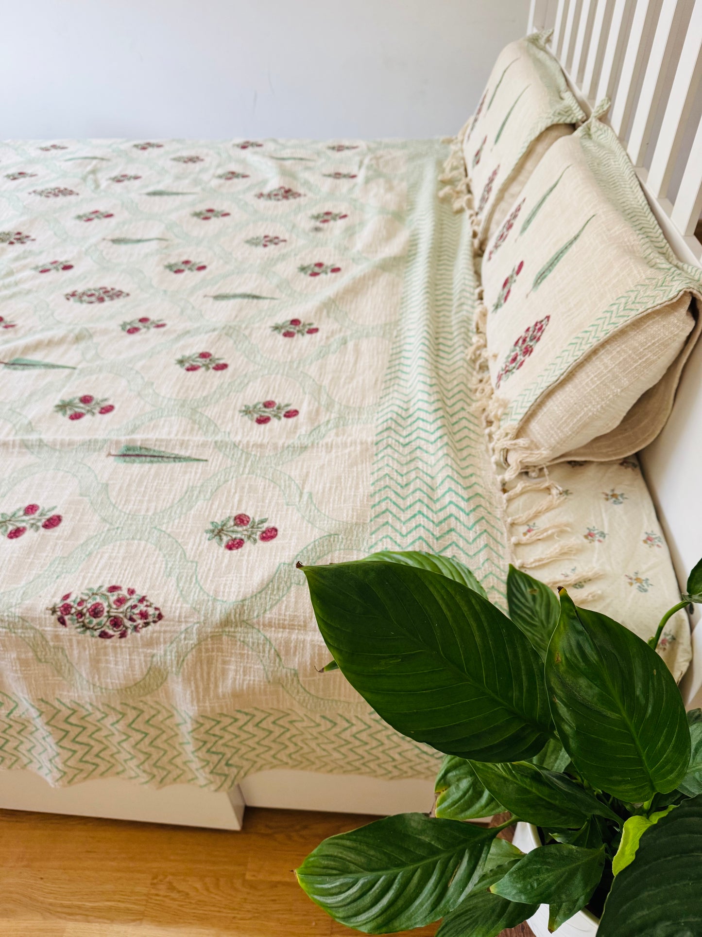 OFF WHITE BLOCK PRINTED WOVEN SLUB COTTON BEDCOVER